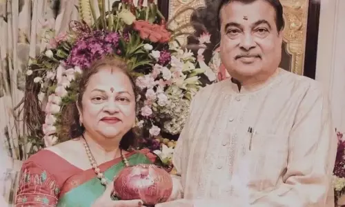 కేసీఆర్ గుర్తుకు వచ్చేలా చేసిన కేంద్రమంత్రి గడ్కరీ సతీమణి