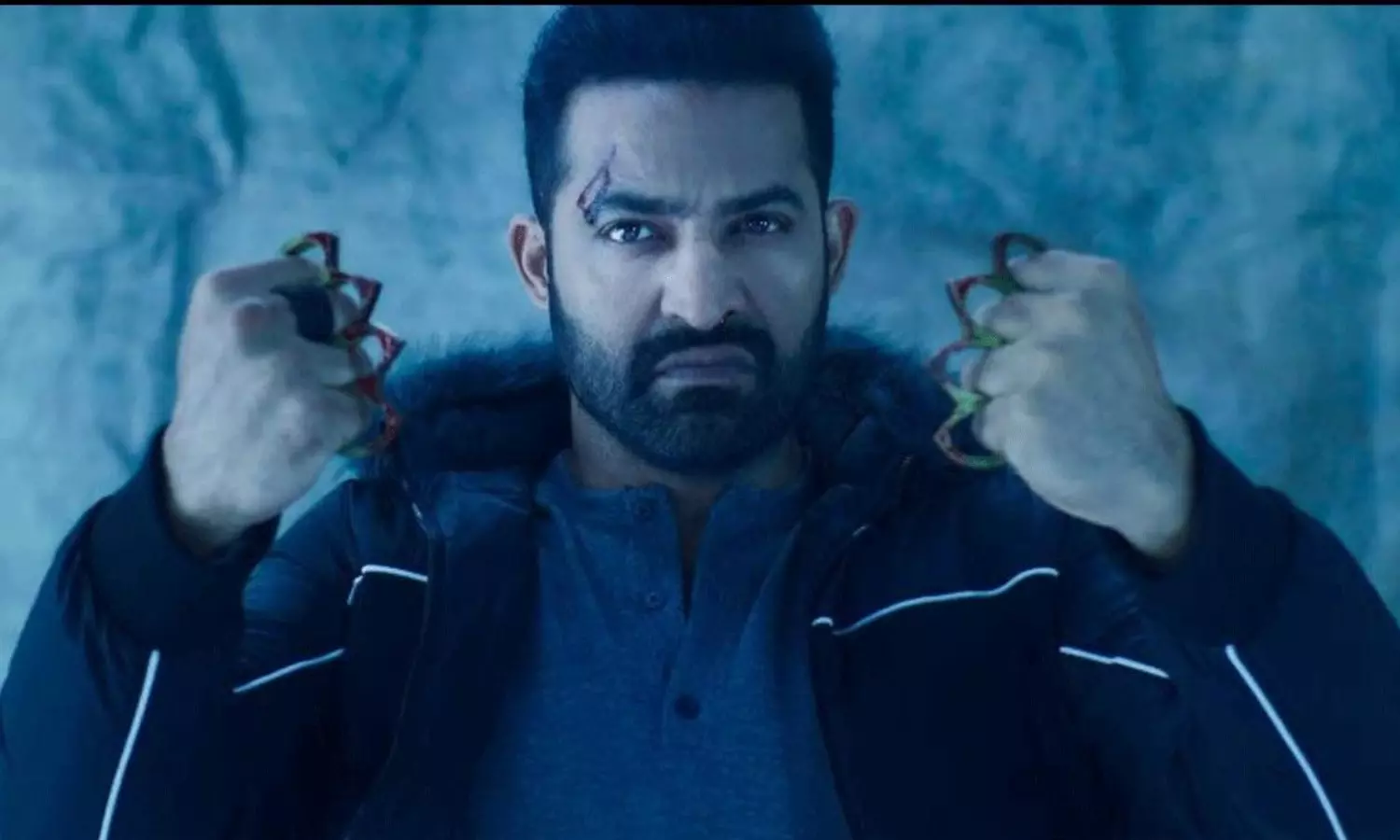 వార్ 2 రిస్క్: ఎన్టీఆర్ ఇన్వాల్వ్మెంట్ లేనట్లే! వార్ 2 రిస్క్: ఎన్టీఆర్ ఇన్వాల్వ్మెంట్ లేనట్లే!