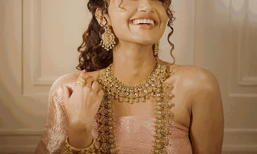 Anupama Parameswaran Crowned and Draped in Tradition