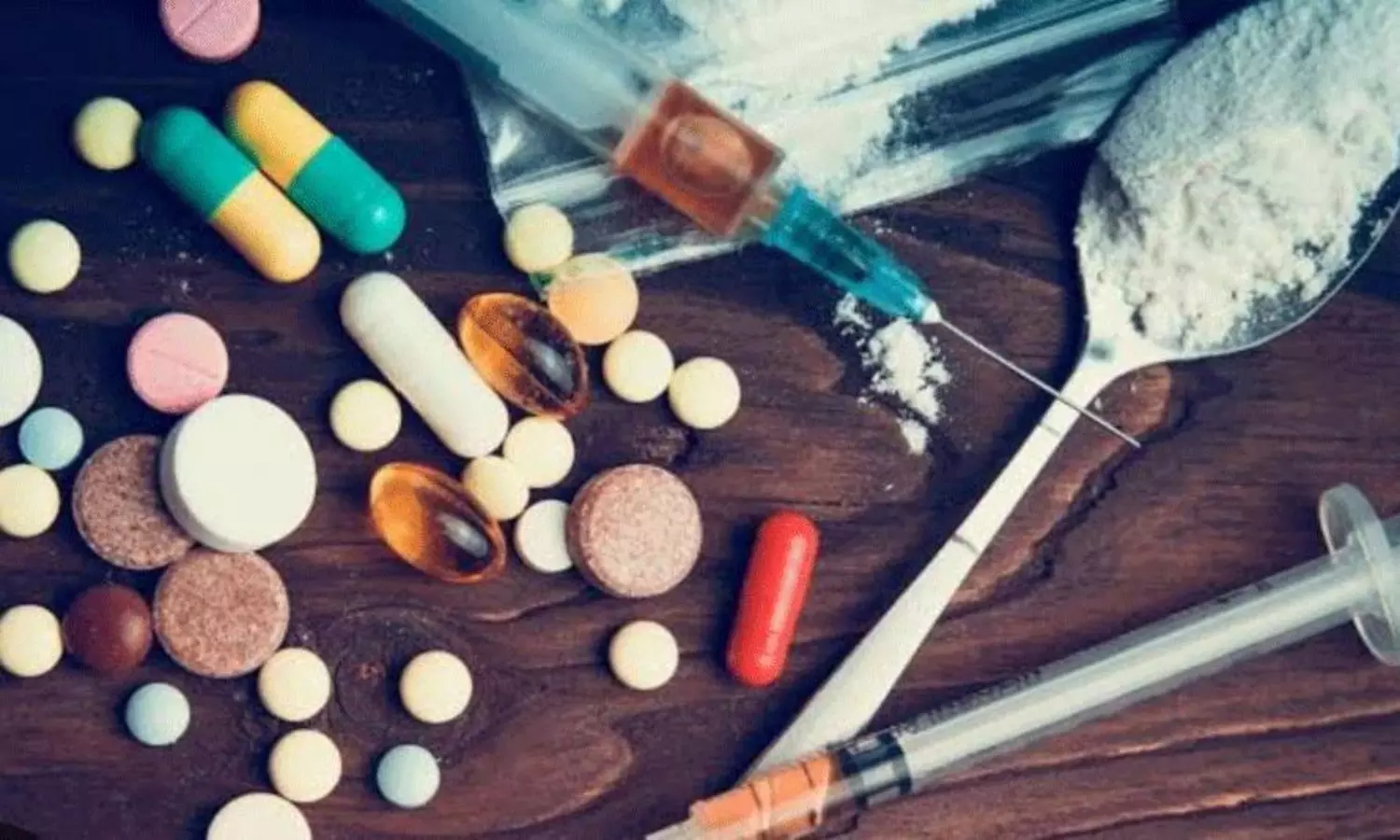 కూకట్‌పల్లిలో రూ. 2 కోట్ల విలువైన డ్రగ్స్‌తో ముఠా అరెస్ట్.. ఆంధ్రా కానిస్టేబుల్ హస్తం