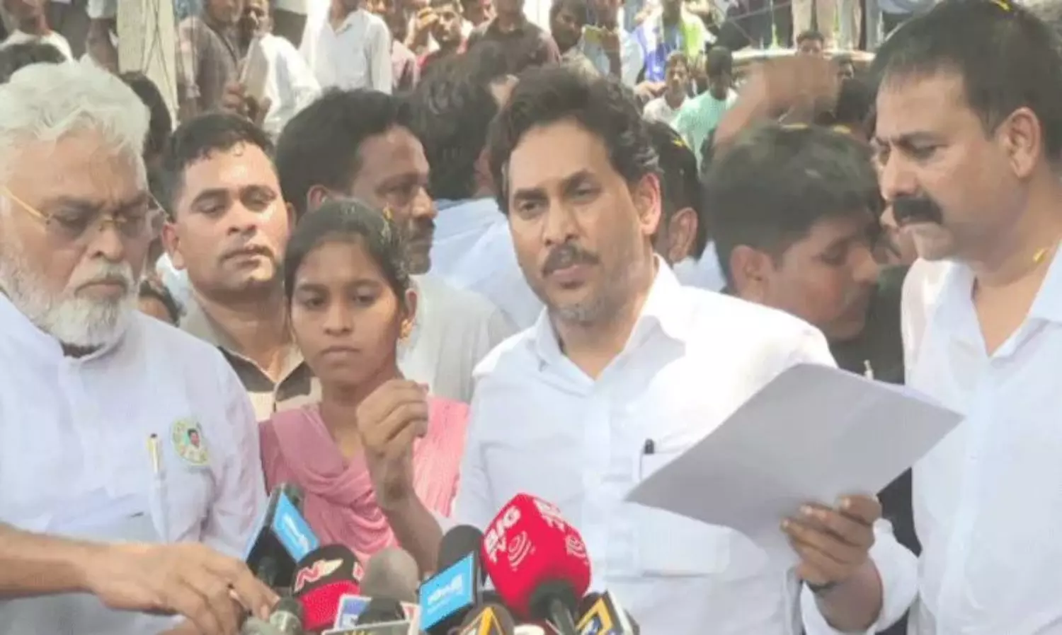 24 కేసులు ఉన్న చంద్రబాబును కొడతారా? వైఎస్ జగన్ సంచలన వ్యాఖ్యలు 24 కేసులు ఉన్న చంద్రబాబును కొడతారా? వైఎస్ జగన్ సంచలన వ్యాఖ్యలు