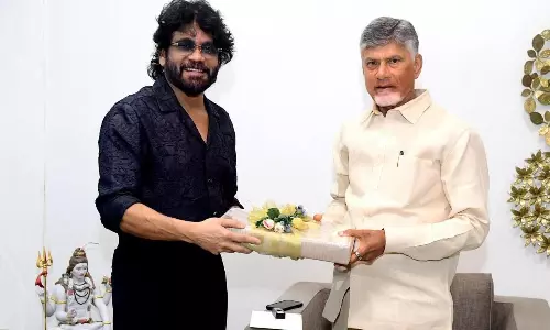 Nagarjuna invites Chandrababu In Akhil Wedding