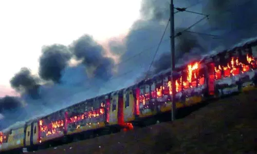 తుని రైలు ఘ‌ట‌న‌పై.. స‌ర్కారు బ్యాక్‌!