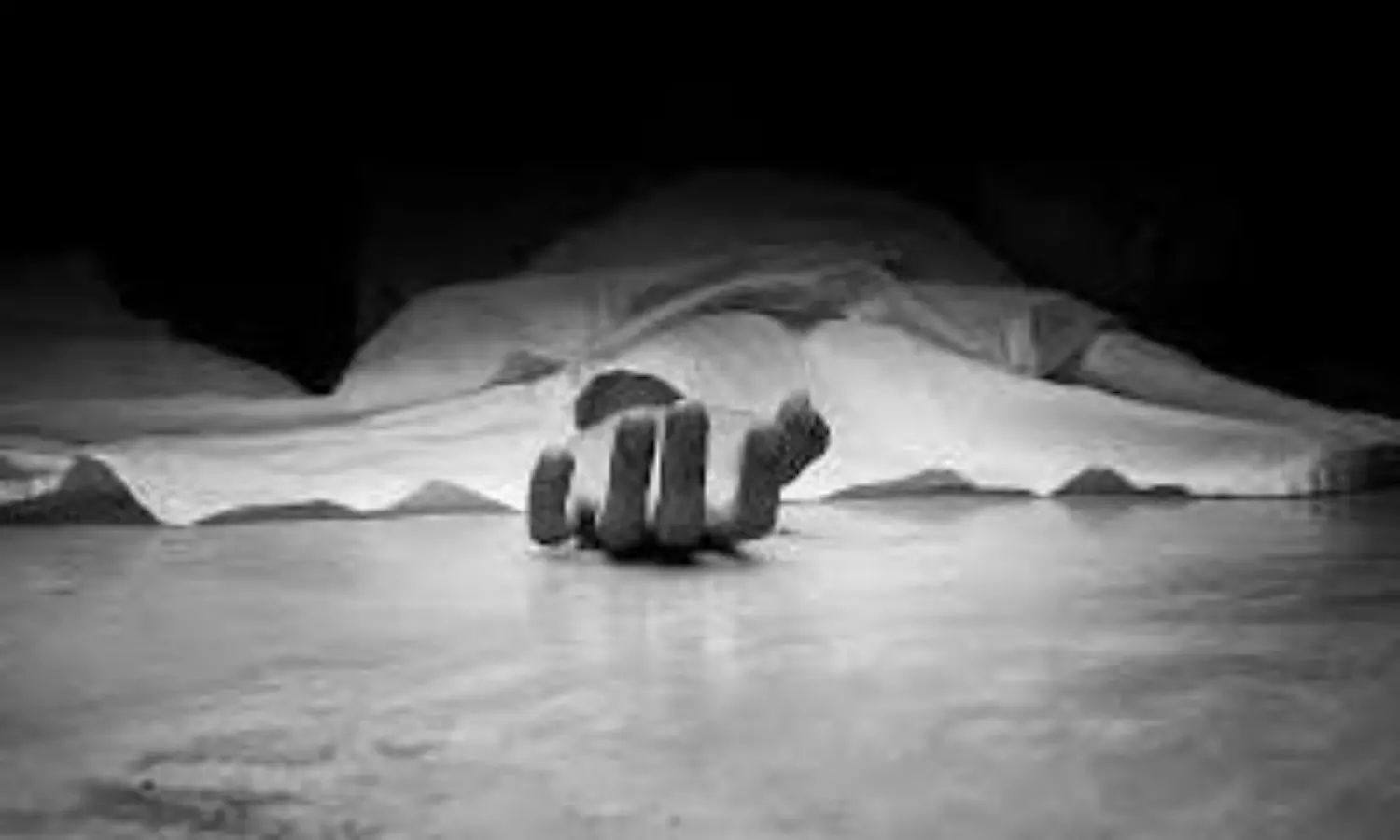 మేనల్లుడ్ని ముక్కలు చేసి సిమెంట్ తో పూడ్చేసింది మేనల్లుడ్ని ముక్కలు చేసి సిమెంట్ తో పూడ్చేసింది