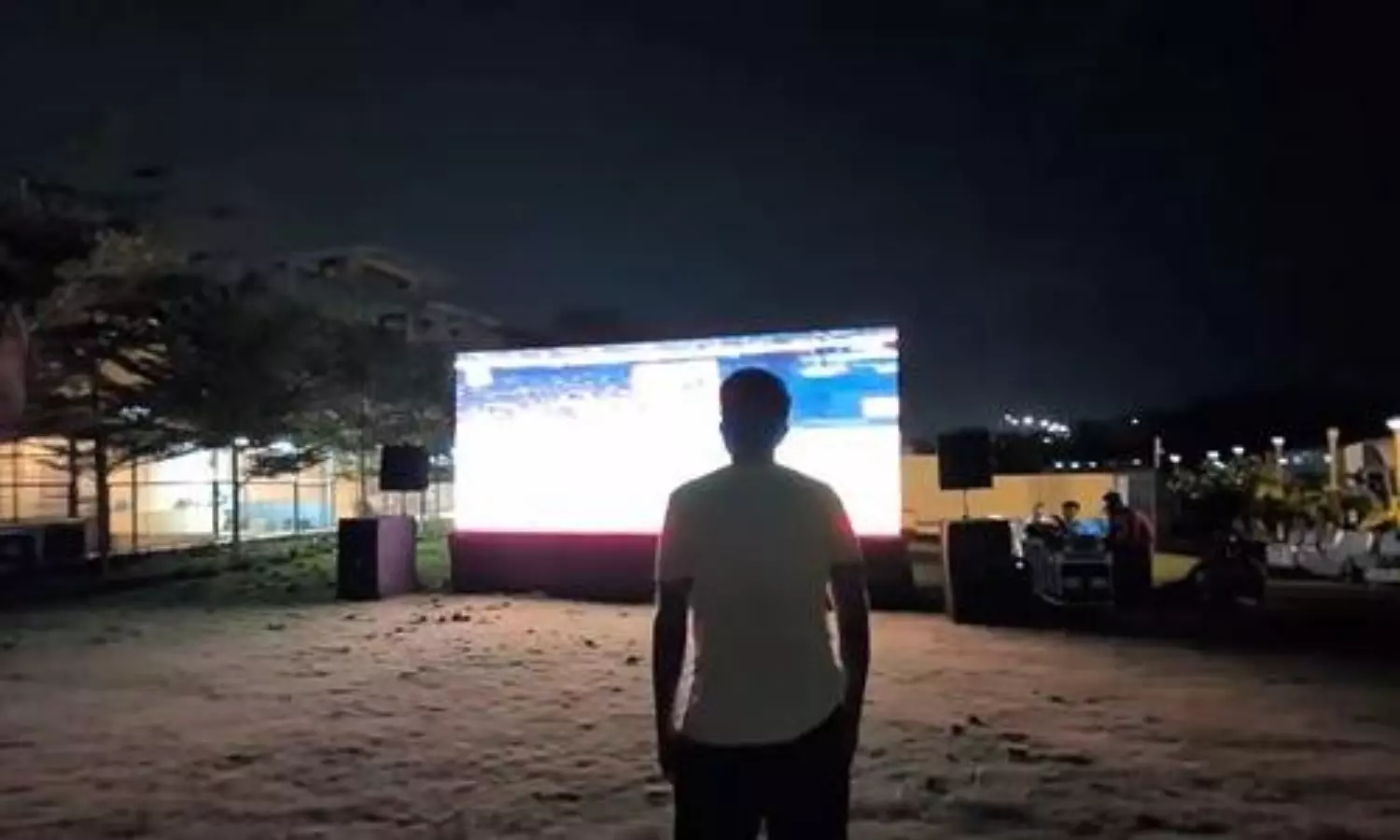 వీడియో : నీల్‌ బర్త్‌డేకి డ్రాగన్‌ సెట్‌లో లైఫ్‌ టైమ్‌ గుర్తుండే గిఫ్ట్‌