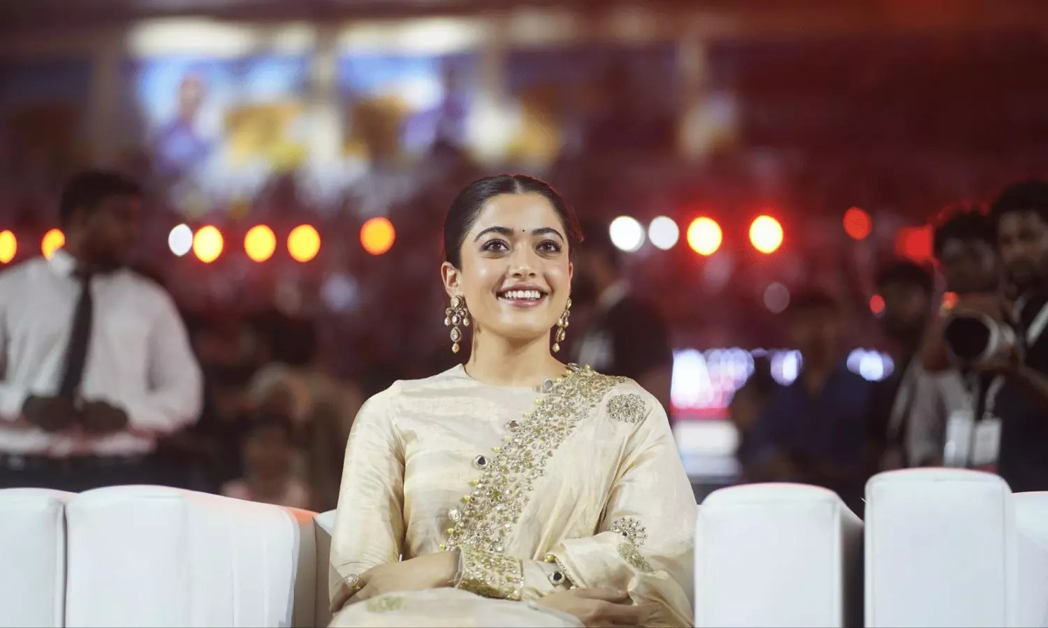 మళ్లీ బాలీవుడ్ లో బిజీ కానున్న రష్మిక మళ్లీ బాలీవుడ్ లో బిజీ కానున్న రష్మిక