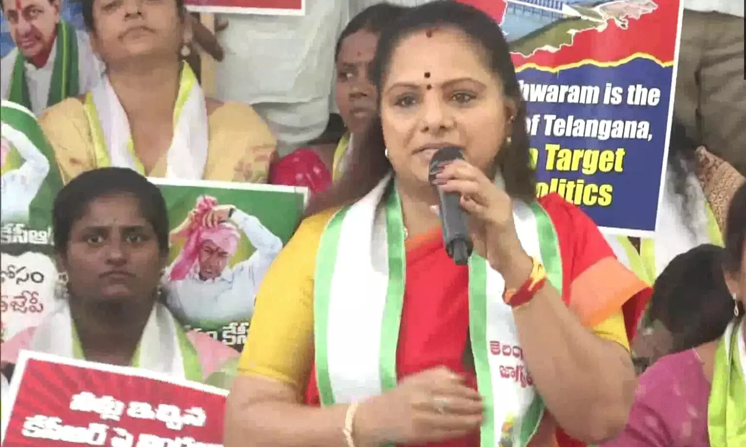 ధర్నాలో కవిత సంచలన కామెంట్స్