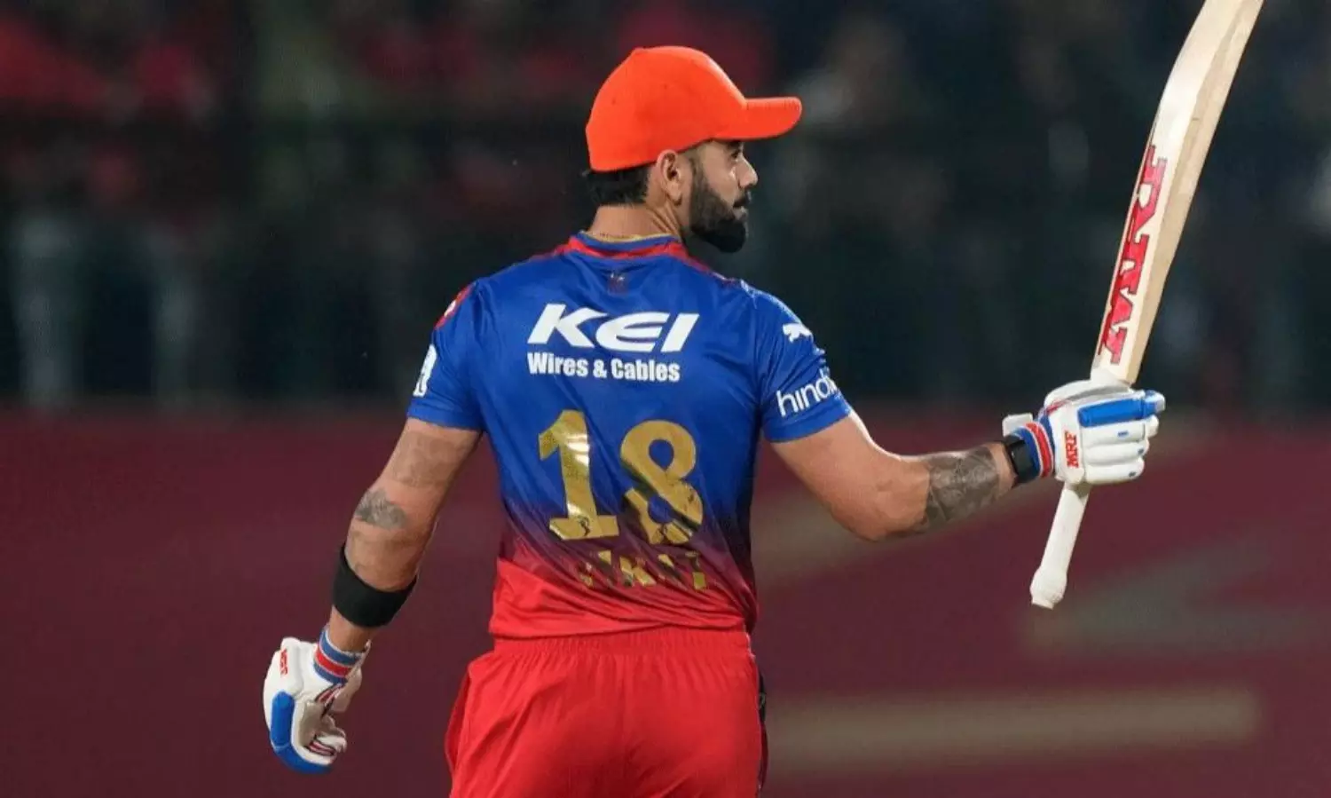 తండ్రి జెర్సీ.. తన జెర్సీ.. కోహ్లికి 18 అలా గుర్తుగా ఉండిపోయిందంతే