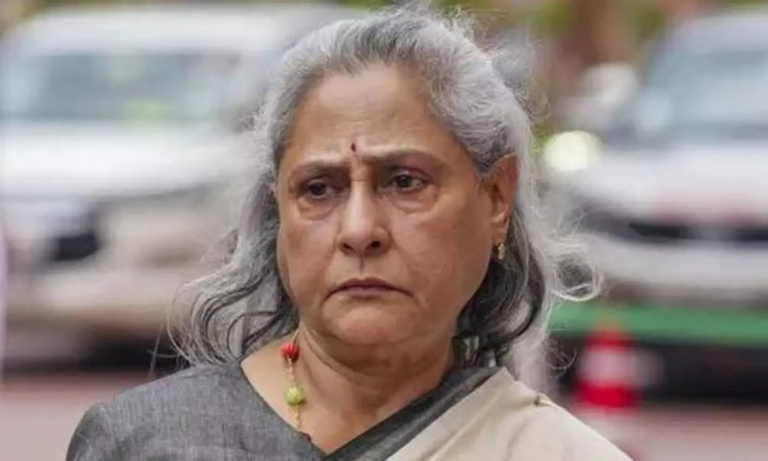 రిపోర్టర్ పై చిందులు. మరో వివాదంలో జయాబచ్చన్ రిపోర్టర్ పై చిందులు. మరో వివాదంలో జయాబచ్చన్