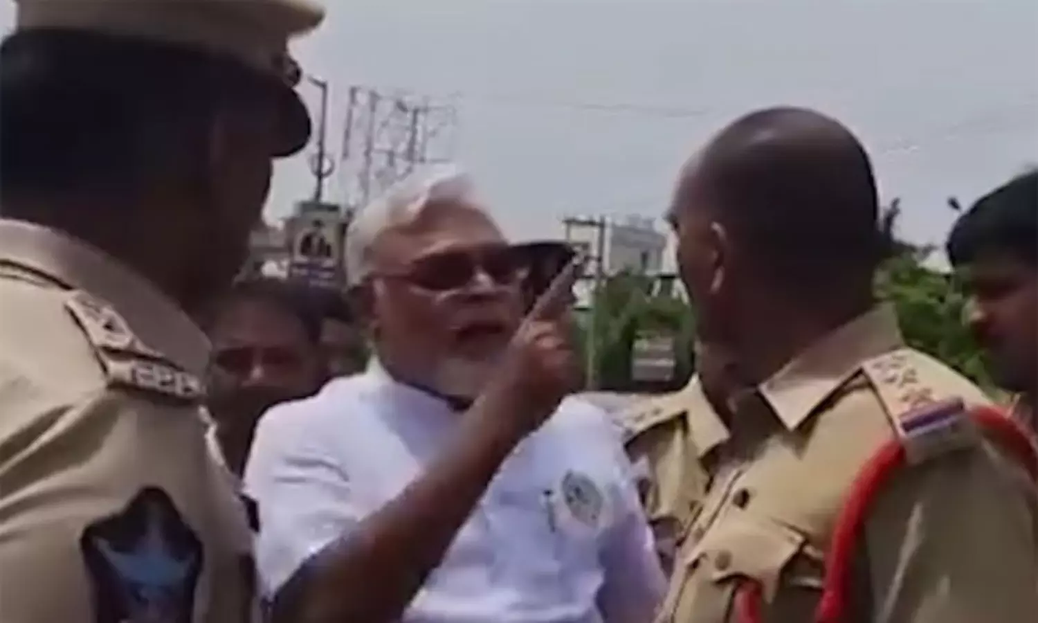 సీఐ వ‌ర్సెస్ అంబ‌టి.. ఏం జ‌రిగింది?