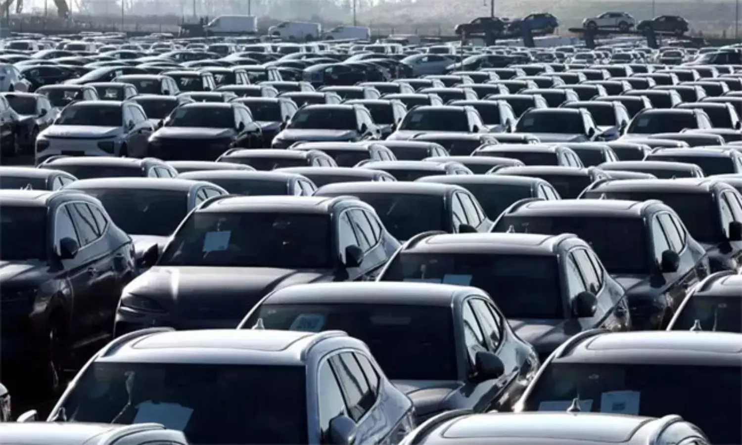 ప్రపంచానికి తెగ నచ్చేసిన భారతీయ కార్లు.. విదేశాలకు రికార్డు స్థాయి ఎగుమతులు