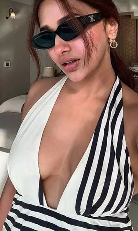 Jiya Shankar Glows in Sun-Kissed Holiday Vibes
