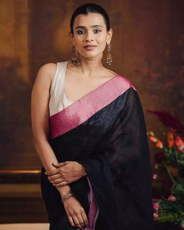Hebah Patel Shares Her Elegant Look in Saree Hebah Patel Shares Her Elegant Look in Saree