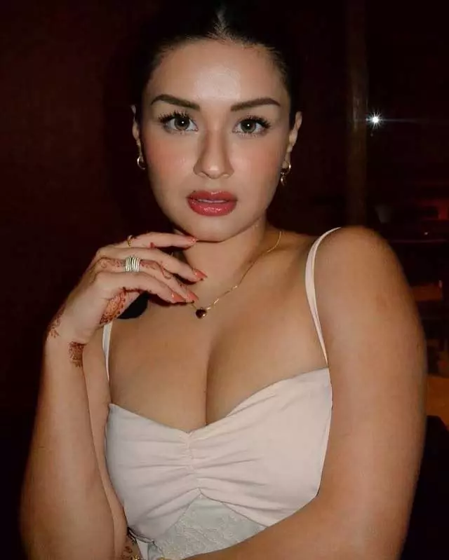 Avneet Kaur Shows Grace and Style in Chic Modern Looks Avneet Kaur Shows Grace and Style in Chic Modern Looks