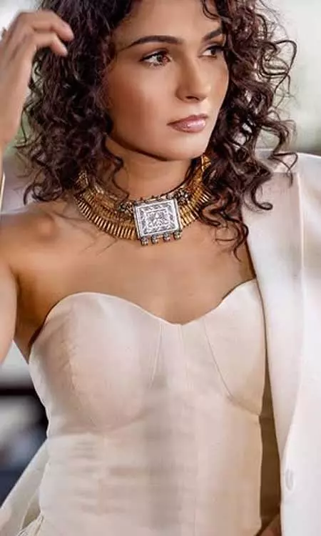 Andrea Jeremiah’s Easy Style and Calm Vibes Shine in New Post