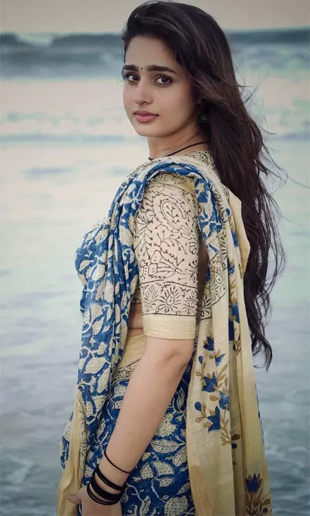 Ayesha Khan’s Look Is a Masterclass in Ethnic Glam