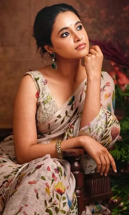 Priyanka Mohan Channels Grace in Heritage Saree Elegance