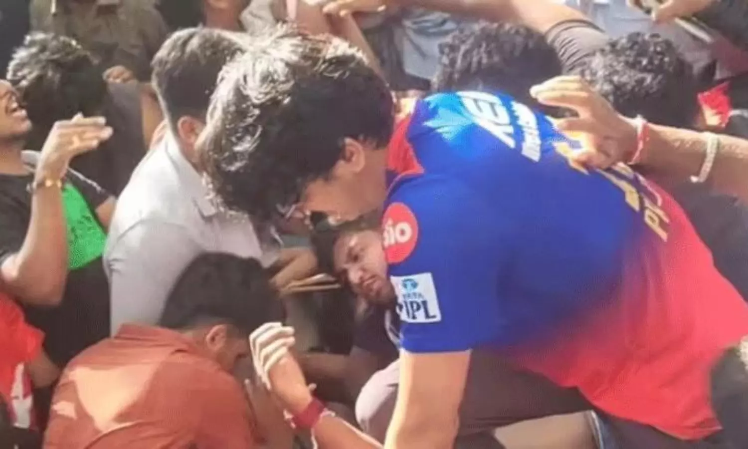 ఇలా ప్రాణాలు పోవాల్సిందేనా ?