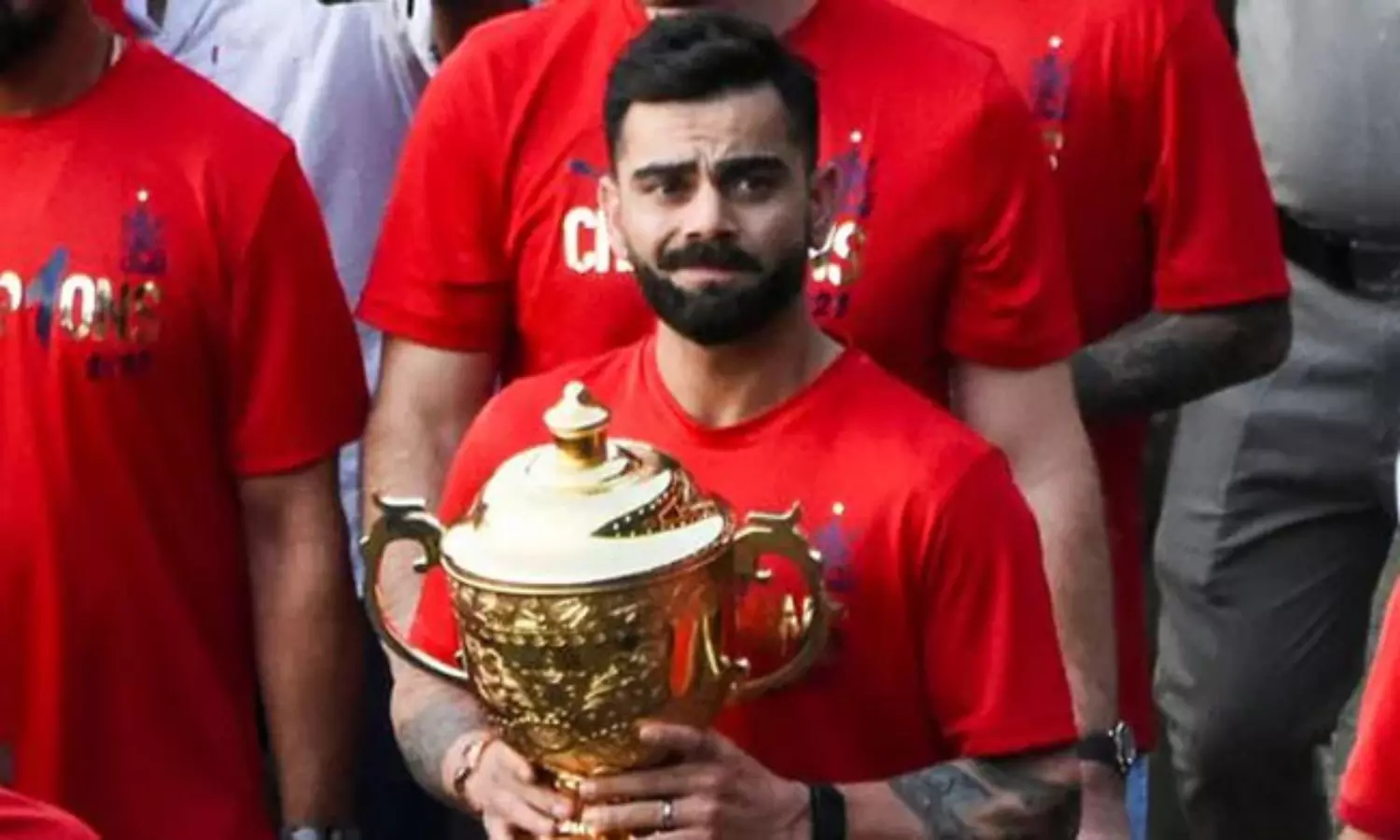 కోహ్లిని అరెస్ట్ చేయరా.. బన్నీ ఫ్యాన్స్ ప్రశ్న