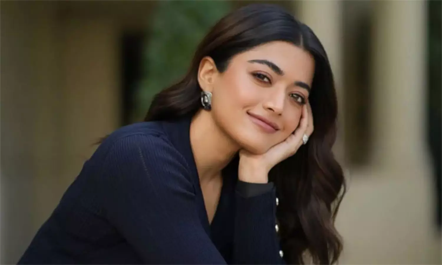 రష్మిక పెద్ద తప్పే చేసిందా? రష్మిక పెద్ద తప్పే చేసిందా?