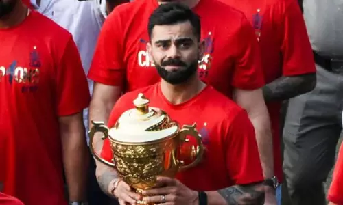 కోహ్లిని అరెస్ట్ చేయరా.. బన్నీ ఫ్యాన్స్ ప్రశ్న