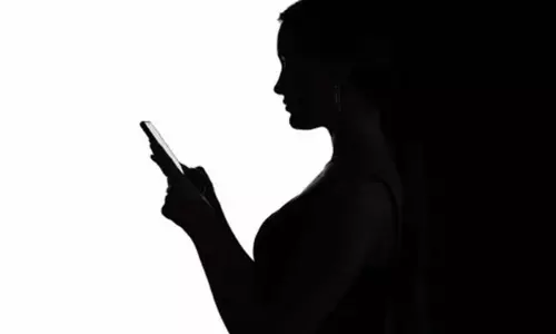 ఫోన్ చేసి మరీ రిక్వెస్ట్.. హీరోయిన్ల పరిస్థితి అలా ఉందా?