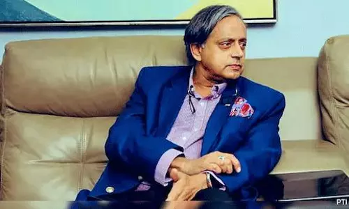 Rahul Gandhi Narendra, Surrender Remark Shashi Tharoor Respond