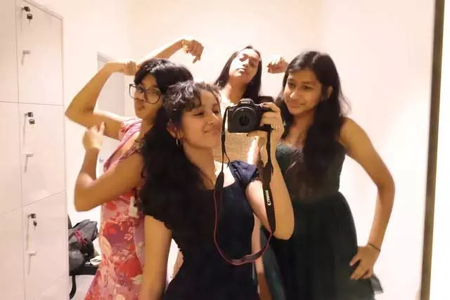 Sitara Ghattamaneni mirror moments with the best Sitara Ghattamaneni mirror moments with the best