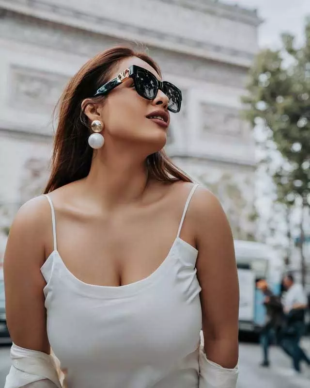 Neha Malik Stuns in Paris with Her Fashionable Look at Arc de Triomphe