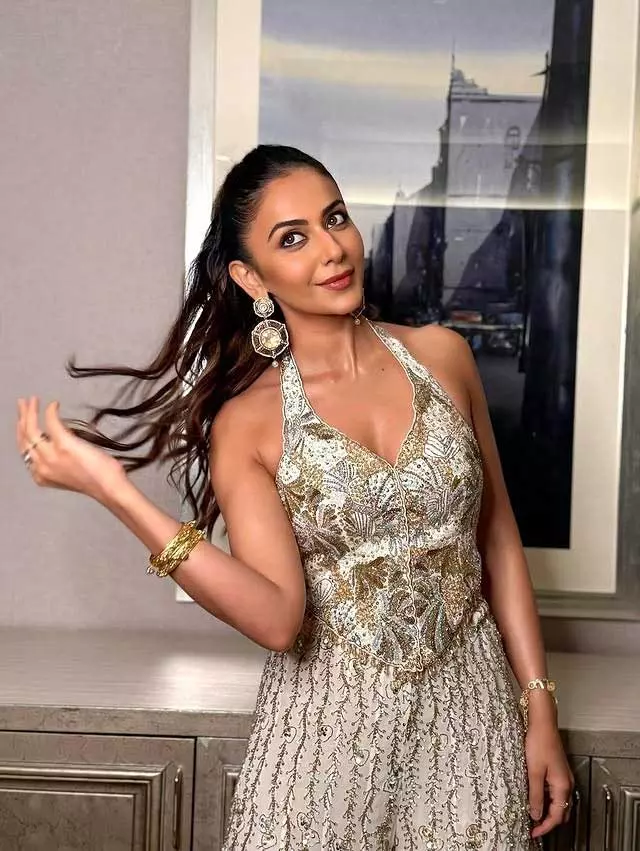 Rakul Preet Singh Embraces Desi Elegance