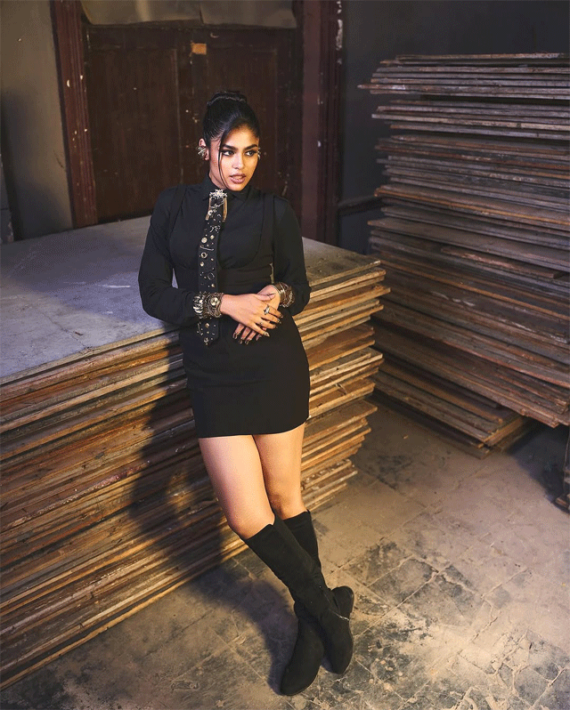 Faria Abdullah Shares a Stylish Thursday Vibe with Fans