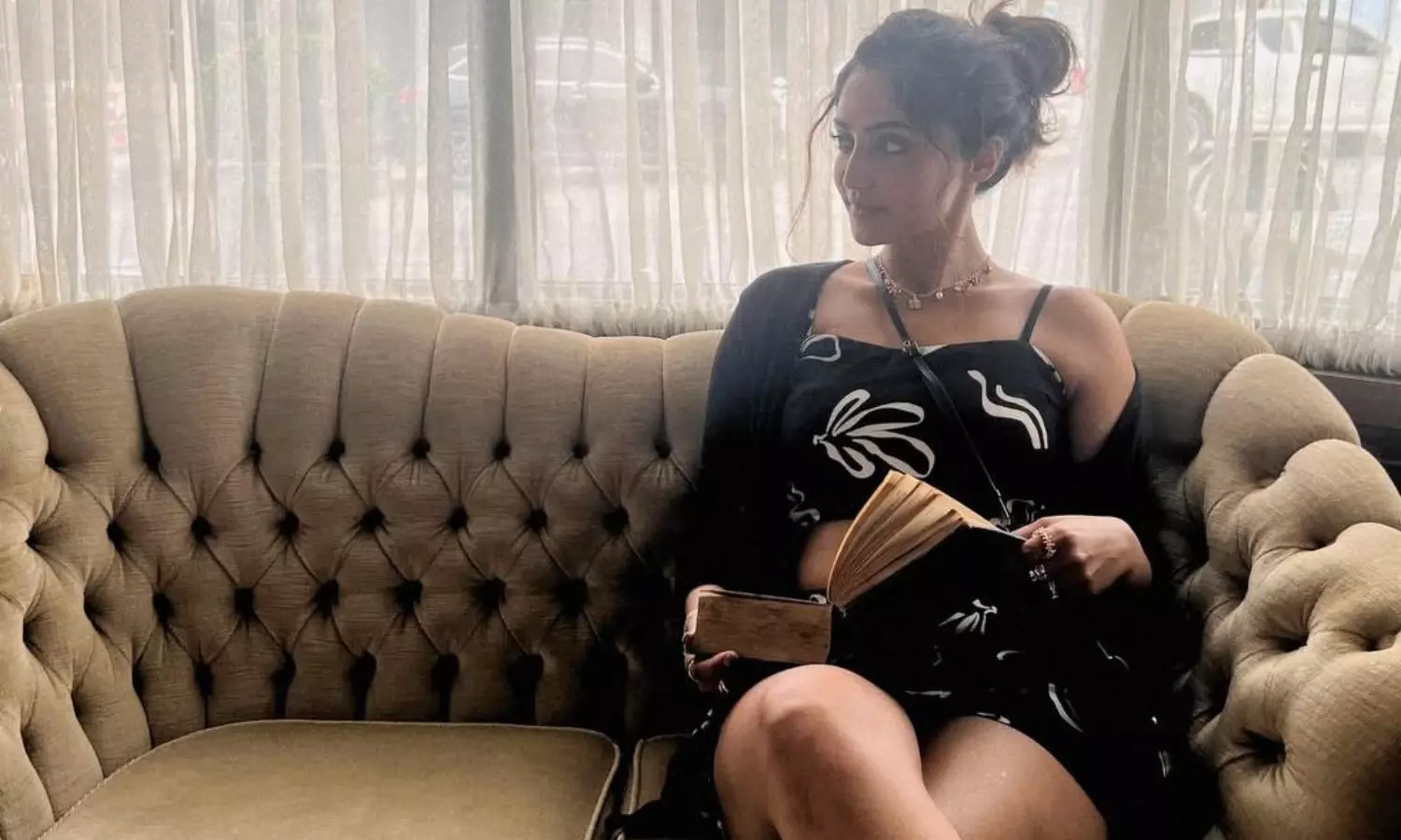 పొట్టి డ్రెస్ లో రెబా.. యమా అందంతో వారెవ్వా!