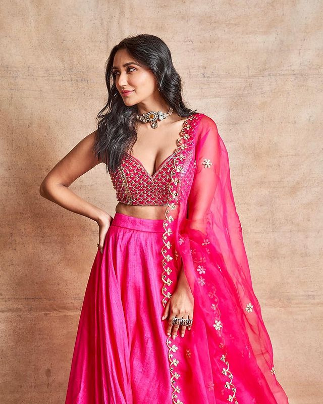 Experience Glamour with Nikita Duttas Fashion Statement