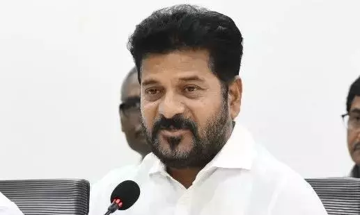 మిఠాయి ఇస్తూనే తిట్టించుకోవటమేంటి రేవంత్?