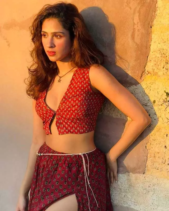 Pashmina Roshan Radiates Charm in Pink for a Purposeful Ride Pashmina Roshan Radiates Charm in Pink for a Purposeful Ride