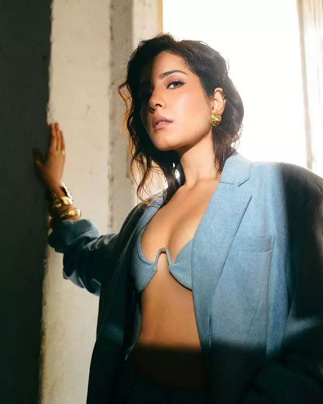 Raashis Most Stylish & Splendid Performer of The Year Award. Raashis Most Stylish & Splendid Performer of The Year Award.