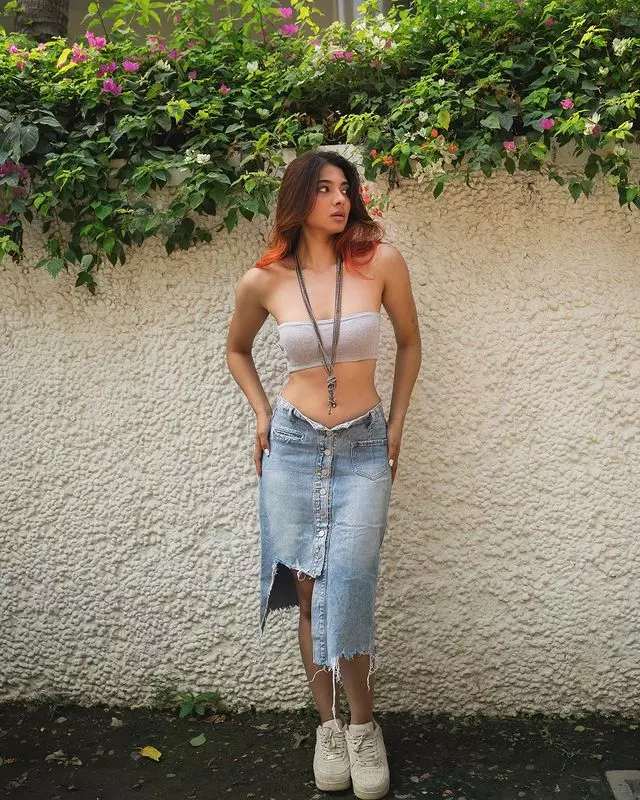 Natasha Bharadwajs Beach Look Exudes Sun-Kissed Vibes Natasha Bharadwajs Beach Look Exudes Sun-Kissed Vibes