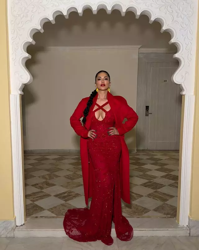 Impeccable Beauty Of Sunny Leone Impeccable Beauty Of Sunny Leone