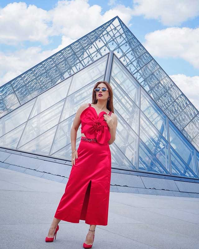 Neha Malik Turns Louvre Into Her Runway! Neha Malik Turns Louvre Into Her Runway!