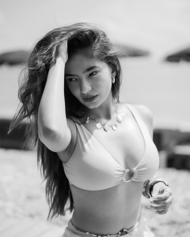 Anushka Sen Radiates Poolside Perfection