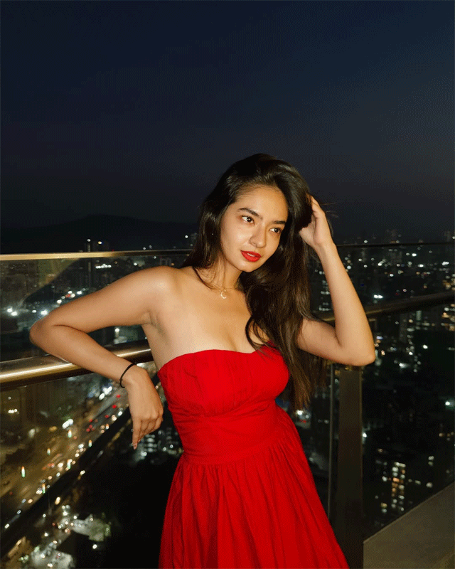 Anushka Sen Radiates Poolside Perfection