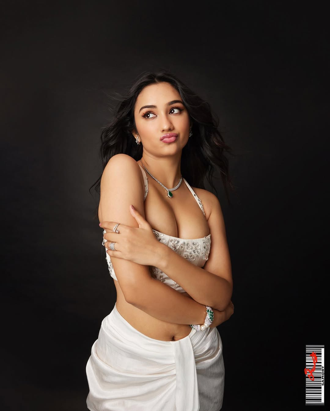 Akanksha Sharma Wows Fans in Effortless Charm Akanksha Sharma Wows Fans in Effortless Charm