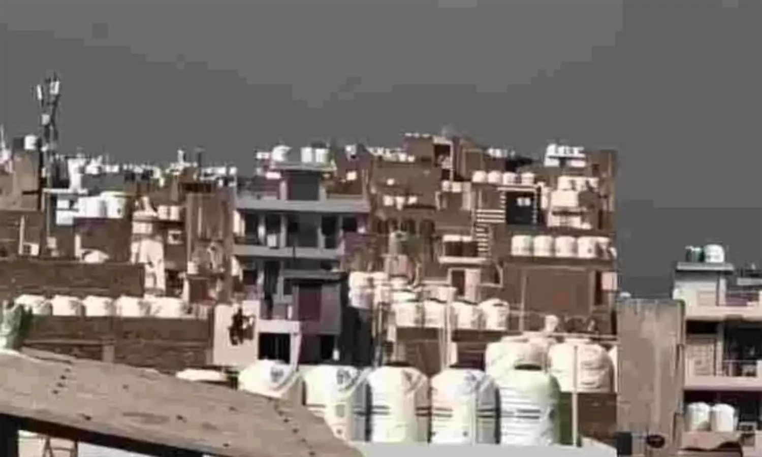 పాకిస్తాన్ కాదు, ఇది ట్యాంకిస్తాన్.. సోషల్ మీడియాలో నెటిజన్ల కామెంట్లు పాకిస్తాన్ కాదు, ఇది ట్యాంకిస్తాన్.. సోషల్ మీడియాలో నెటిజన్ల కామెంట్లు