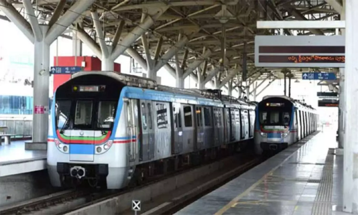 హైదరాబాద్ మెట్రో 2 దశ పూర్తి అయితే.. రోజు జర్నీచేసే వారెంత? హైదరాబాద్ మెట్రో 2 దశ పూర్తి అయితే.. రోజు జర్నీచేసే వారెంత?