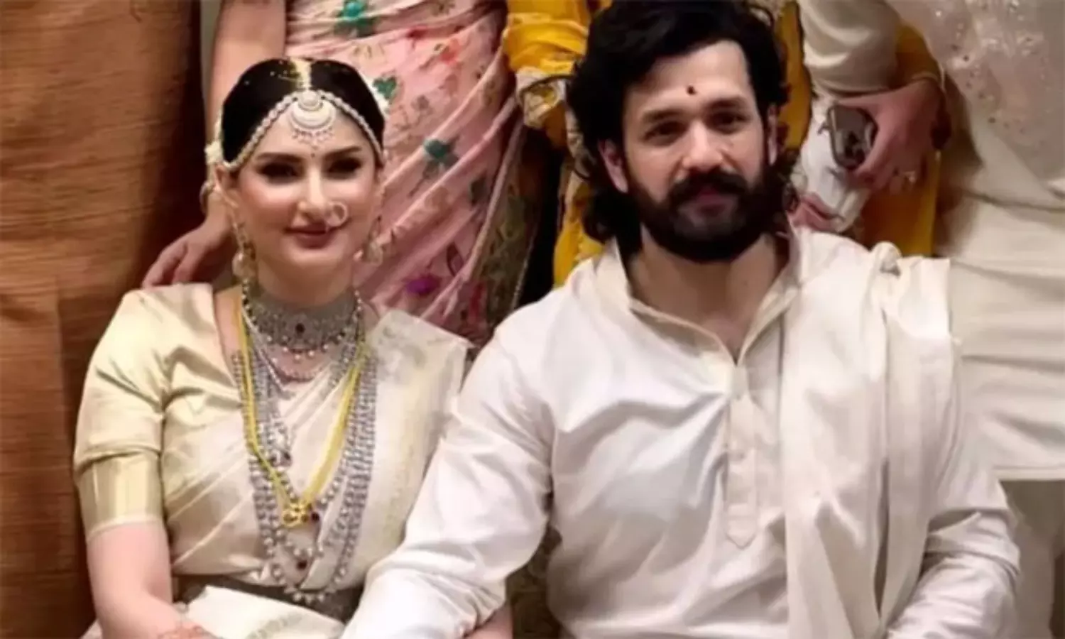 అఖిల్ పెళ్లి అంత సింపుల్ గా అందుకేనా? అఖిల్ పెళ్లి అంత సింపుల్ గా అందుకేనా?