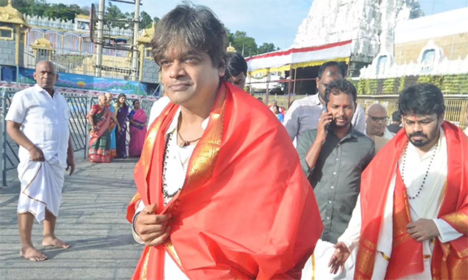 భ‌క్తిలో బాల‌య్య‌ని ఫాలో అవుతున్నాడా?