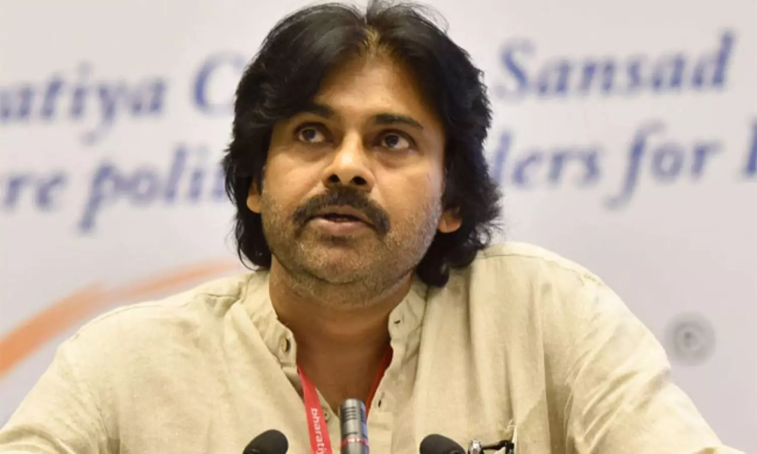 పవన్  కల్యాణ్  పై దూషణలు.. యువకుడి అరెస్ట్!