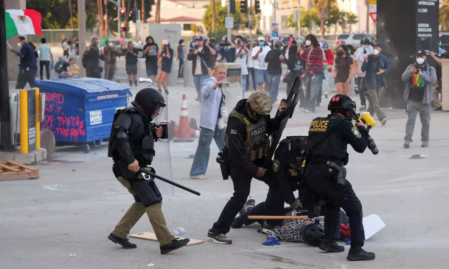 నిరసనలతో అట్టుడుకుతున్న అమెరికా వీధులు.. రోజుకు 3 వేల మంది అరెస్ట్