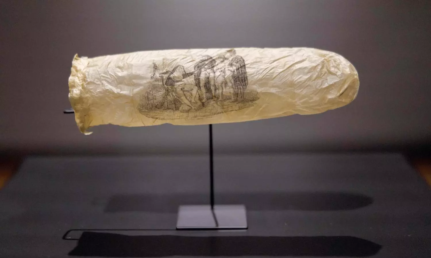 200 ఏళ్ల నాటి కండోమ్ పిక్ వైరల్... దేనితో తయారు చేశారంటే..?