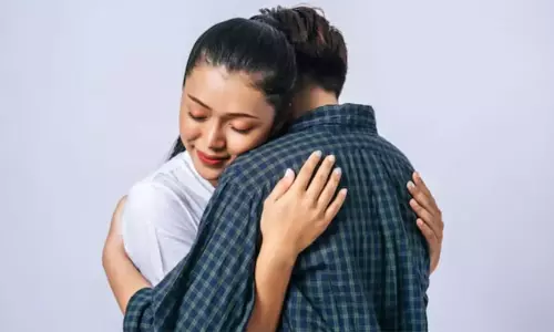 హగ్ చేసుకుంటే అమ్మాయిలు డబ్బులు కూడా ఇస్తున్నారా ?